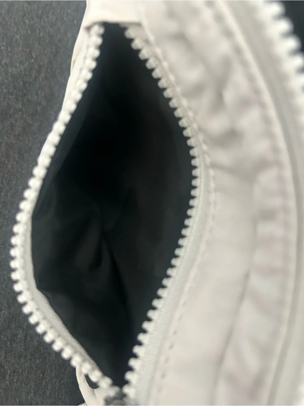 Vuori Hip Pack Salt Grey - Picture 5 of 5